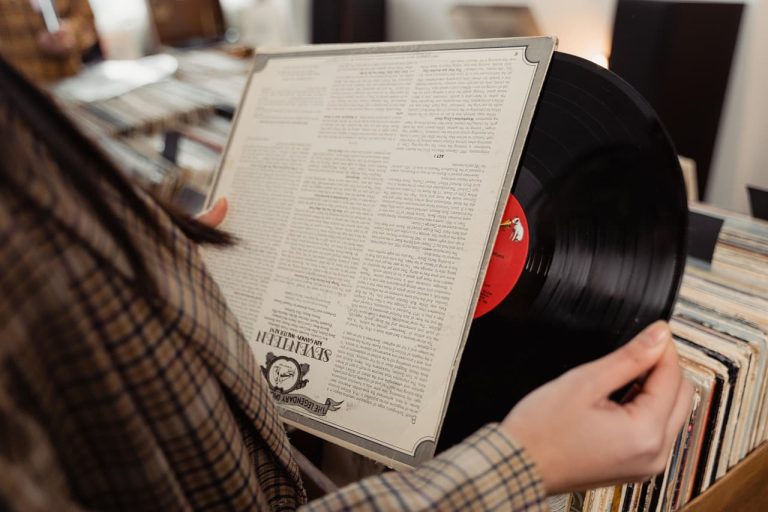 The Evolution of Vinyl: Why Records Are Making a Comeback